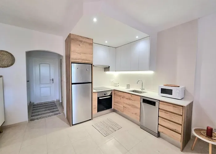 Con Piscina A Un Paso Del Centro