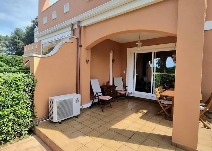 Con Piscina A Un Paso Del Centro