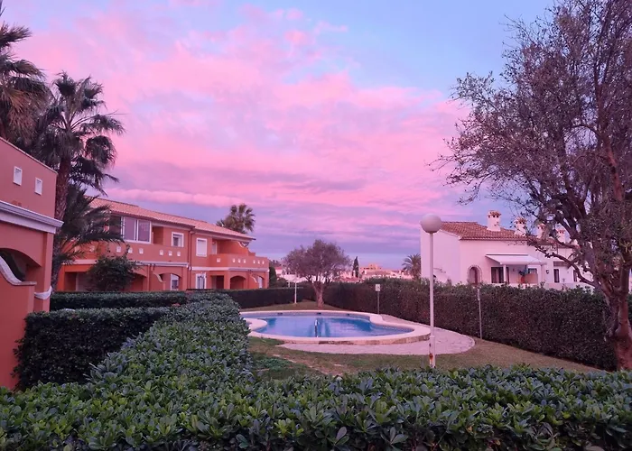 Con Piscina A Un Paso Del Centro
