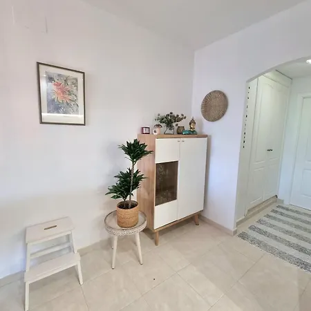 Con Piscina Y Parking Gratuito A Un Paso Del Centro Apartament