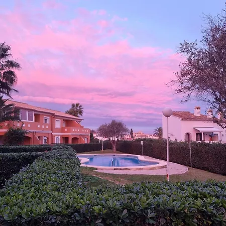 Con Piscina A Un Paso Del Centro