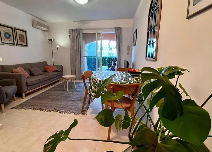 Con Piscina A Un Paso Del Centro Apartamento