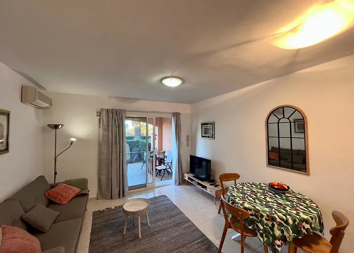 Con Piscina A Un Paso Del Centro *